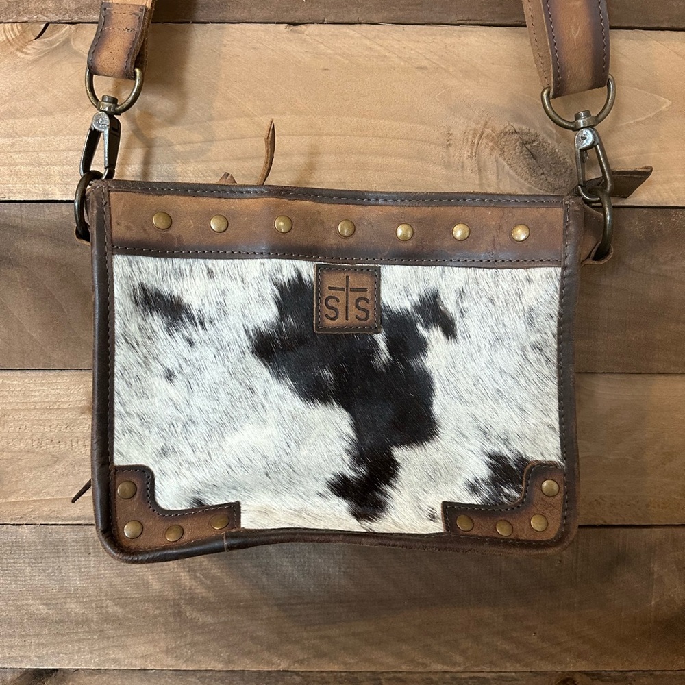 STS Ranchwear Brown and Black Messenger Bag with Unique Cowhide Design